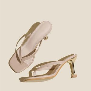 Fashion Silver Thong Sandals For Women, Toe Post Design Pyramid Heeled S…